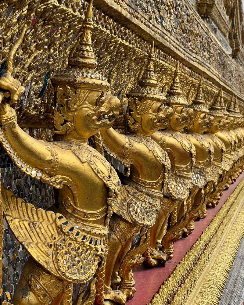 Bangkok Wat Phra Kaew gouden beelden